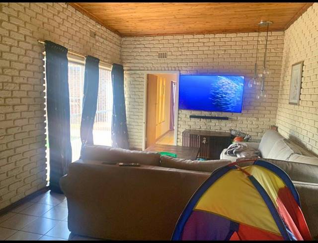 4 BEDROOM HOUSE FOR SALE IN BIRCHLEIGH